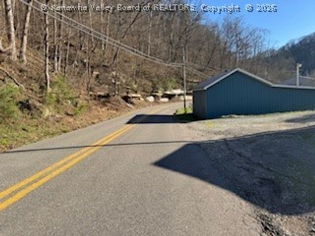 779 COOPERS CREEK Road, Charleston, WV 25312
