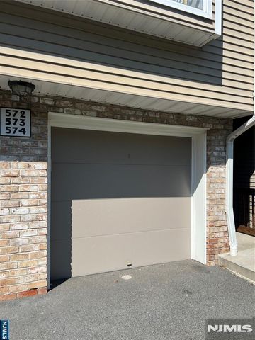 574 Windsor Drive 574, Palisades Park, NJ 07650