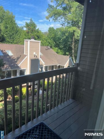 574 Windsor Drive 574, Palisades Park, NJ 07650