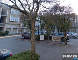 574 Windsor Drive 574, Palisades Park, NJ 07650