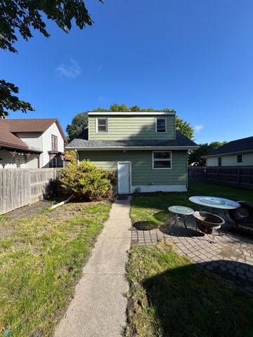 1418 12th Avenue S, Fargo, ND 58103