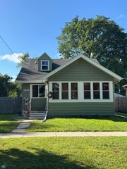 1418 12th Avenue S, Fargo, ND 58103
