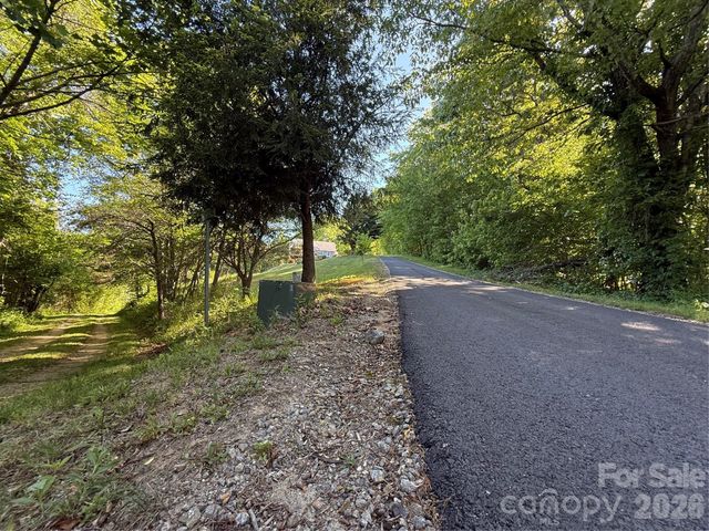 9999 Hunters Ridge Road, Canton, NC 28716