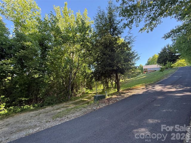 9999 Hunters Ridge Road, Canton, NC 28716