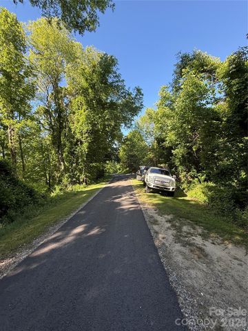 9999 Hunters Ridge Road, Canton, NC 28716