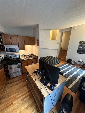 12 Stoneholm St 420, Boston, MA 02155