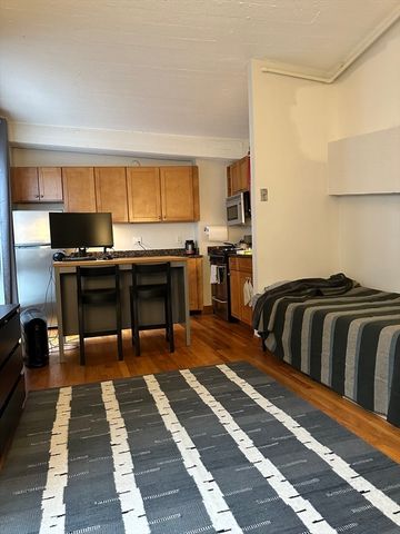 12 Stoneholm St 420, Boston, MA 02155