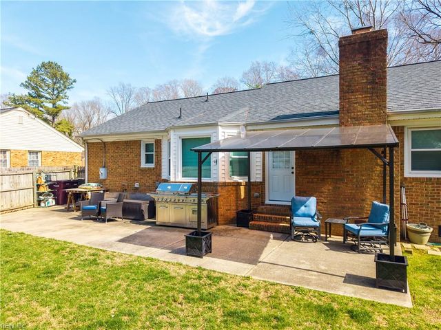 2736 Horseshoe DR, Chesapeake, VA 23322