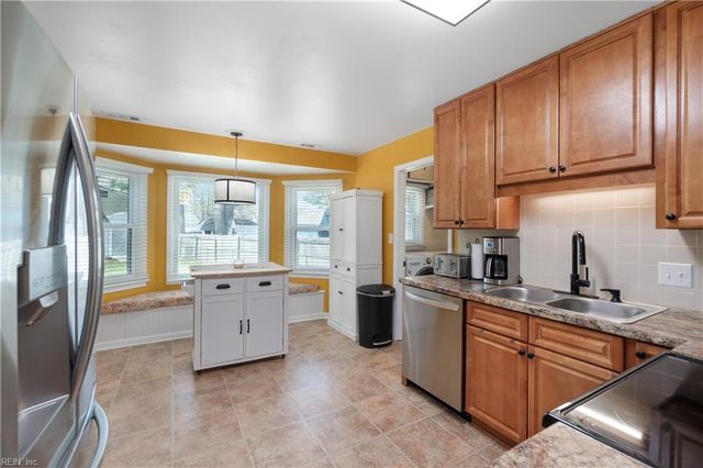 2736 Horseshoe DR, Chesapeake, VA 23322