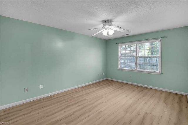 175 Rustling Oak RDG, Yorktown, VA 23692