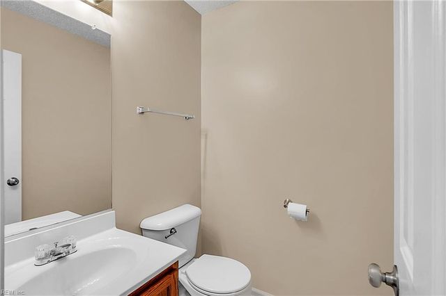 175 Rustling Oak RDG, Yorktown, VA 23692