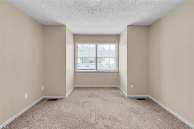 175 Rustling Oak RDG, Yorktown, VA 23692
