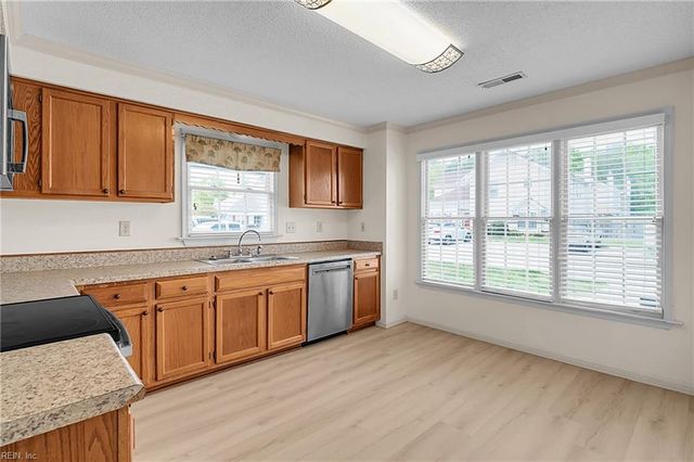175 Rustling Oak RDG, Yorktown, VA 23692