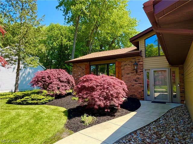 5275 Lenore Drive, Mentor, OH 44060
