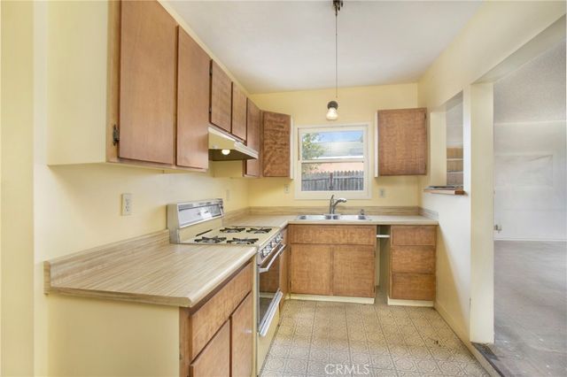 925 N Dickel Street, Anaheim, CA 92805