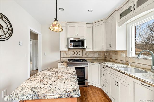 166 Commonwealth Street, Franklin Square, NY 11010
