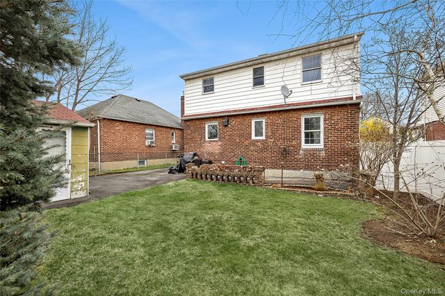 166 Commonwealth Street, Franklin Square, NY 11010
