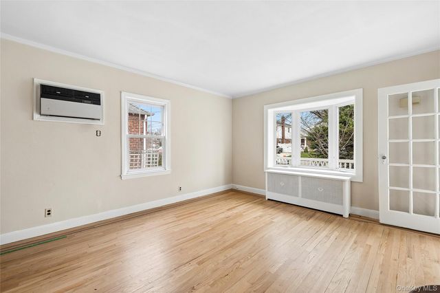 166 Commonwealth Street, Franklin Square, NY 11010