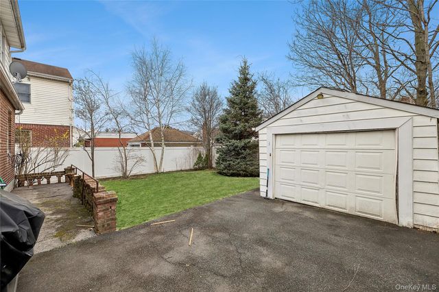 166 Commonwealth Street, Franklin Square, NY 11010
