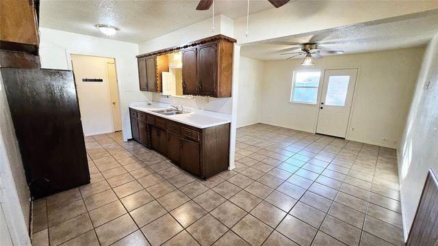 132 SW 11th Street, Moore, OK 73160