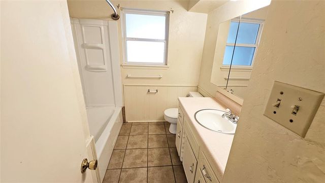 132 SW 11th Street, Moore, OK 73160