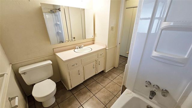 132 SW 11th Street, Moore, OK 73160