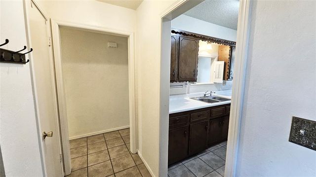 132 SW 11th Street, Moore, OK 73160