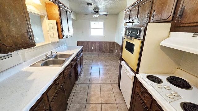 132 SW 11th Street, Moore, OK 73160