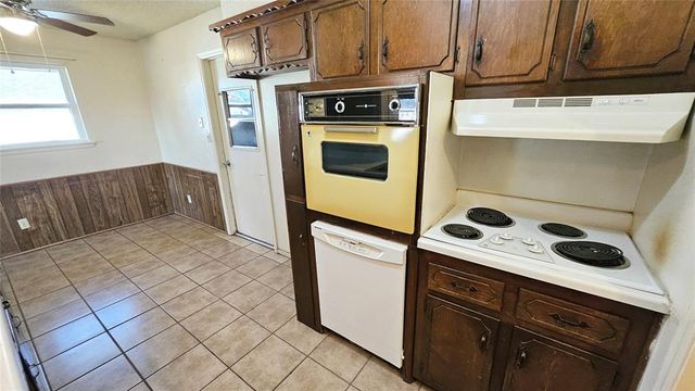 132 SW 11th Street, Moore, OK 73160