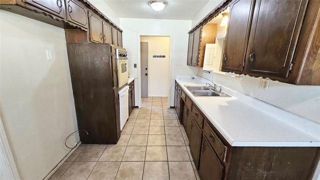 132 SW 11th Street, Moore, OK 73160