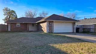 132 SW 11th Street, Moore, OK 73160
