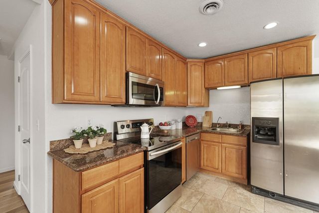 216 E Carlton Way, Tracy, CA 95376