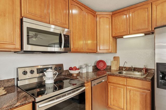 216 E Carlton Way, Tracy, CA 95376