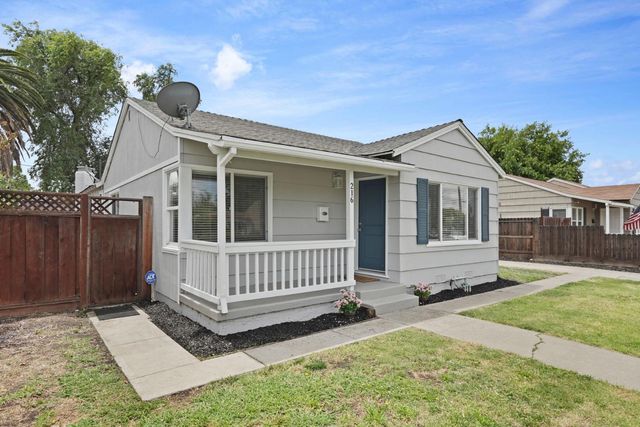 216 E Carlton Way, Tracy, CA 95376