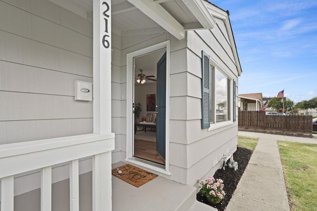 216 E Carlton Way, Tracy, CA 95376