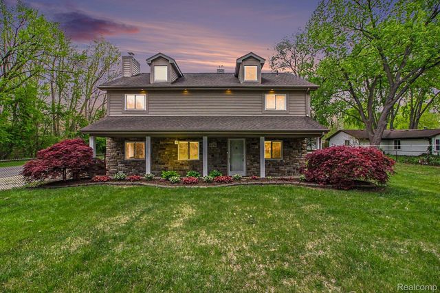3376 Hessel Avenue, Rochester Hills, MI 48307