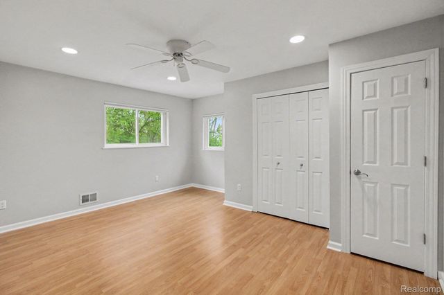 3376 Hessel Avenue, Rochester Hills, MI 48307