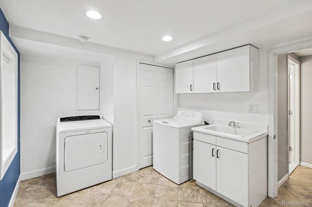 3376 Hessel Avenue, Rochester Hills, MI 48307