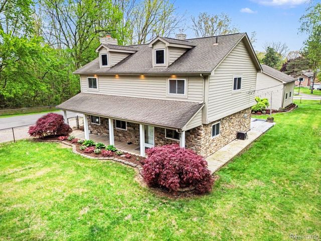 3376 Hessel Avenue, Rochester Hills, MI 48307
