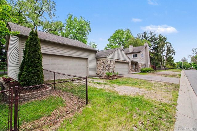 3376 Hessel Avenue, Rochester Hills, MI 48307