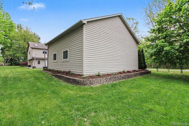 3376 Hessel Avenue, Rochester Hills, MI 48307