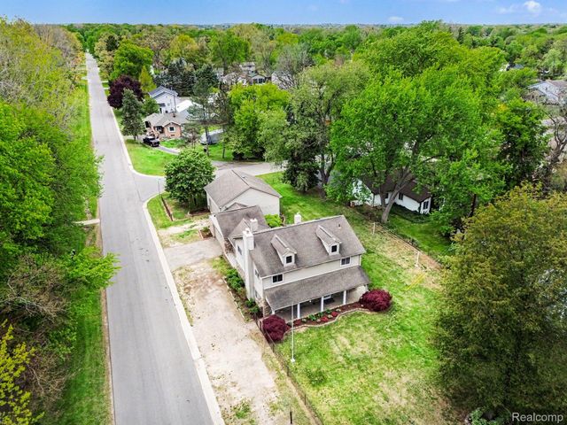 3376 Hessel Avenue, Rochester Hills, MI 48307
