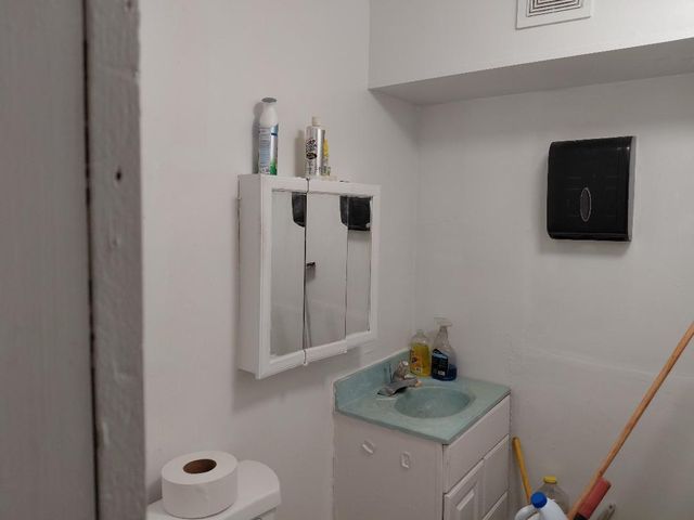 3811 W chicago Avenue, Chicago, IL 60651