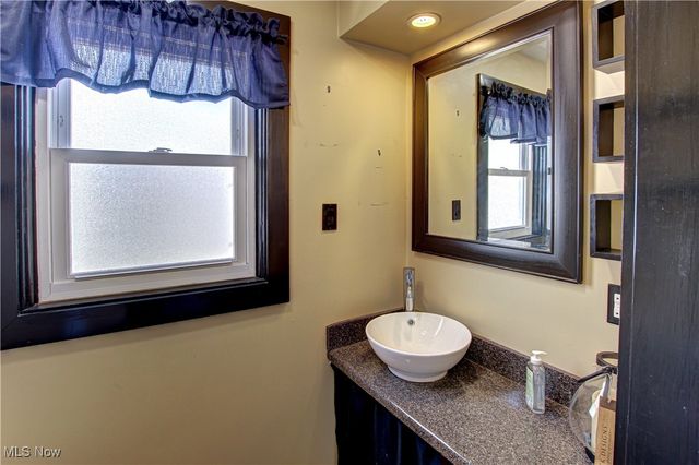 1547 Orchard Grove Avenue, Lakewood, OH 44107