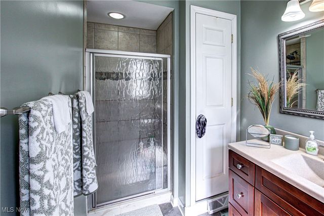 1547 Orchard Grove Avenue, Lakewood, OH 44107