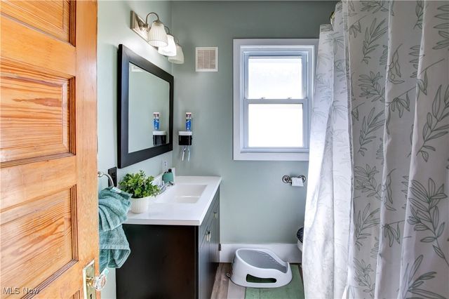 1547 Orchard Grove Avenue, Lakewood, OH 44107