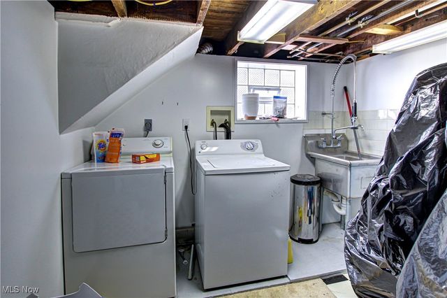 1547 Orchard Grove Avenue, Lakewood, OH 44107