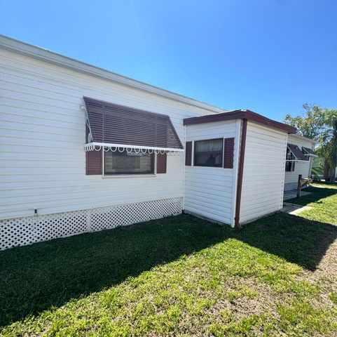 37 San Roberto, Fort Pierce, FL 34951