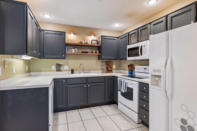 6503 Brook Lane, Savage, MN 55378