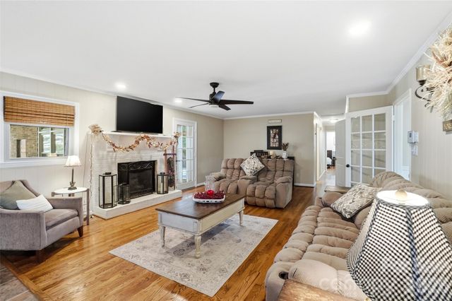 1150 Ratchford Drive, Dallas, NC 28034